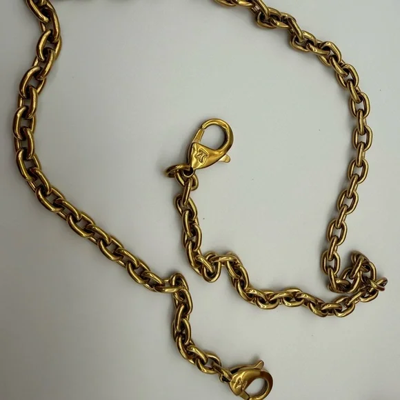 Louis Vuitton Easy Pouch on Strap in Turtle Dove - Picture 14 of 17